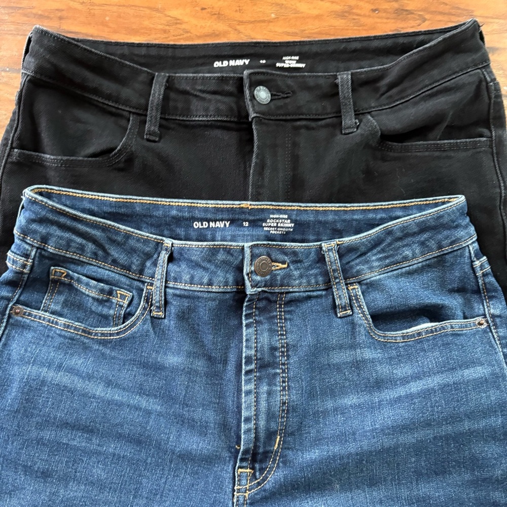Lot of 2 Women’s High Waisted Old Navy Black and Blue Denim Skinny Jeans Size 12 - Picture 2 of 14